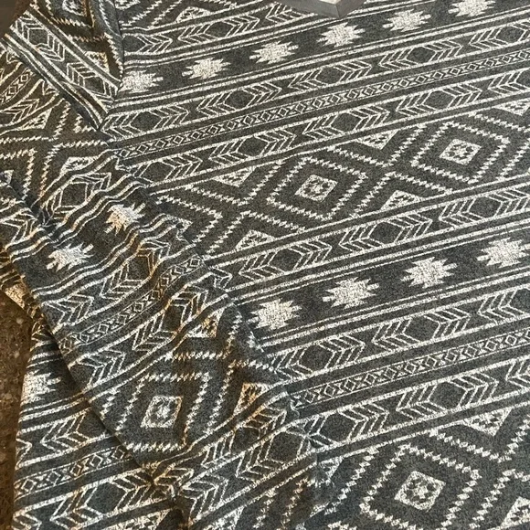 LuLaRoe Emily Gray and White Southwest Dress Long Sleeves and Pockets Size XL - Picture 2 of 5